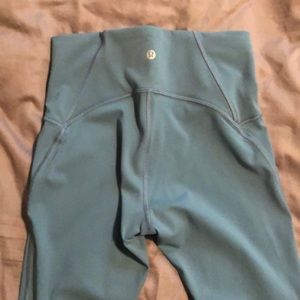 Lululemon blue crop leggings